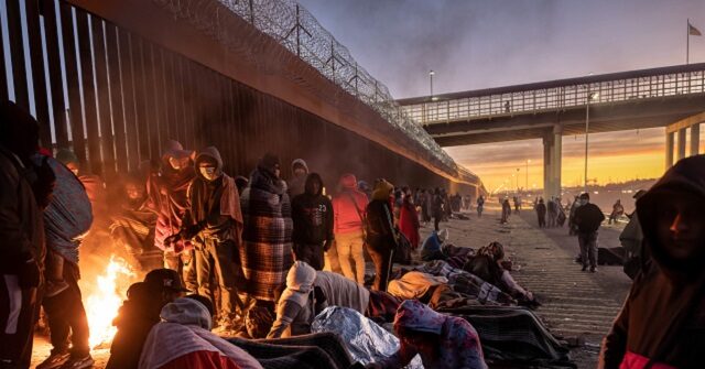 Biden Admin Blocks Some Venezuelan Migrants from Federal Shelters in Frigid El Paso - Vimarsana News