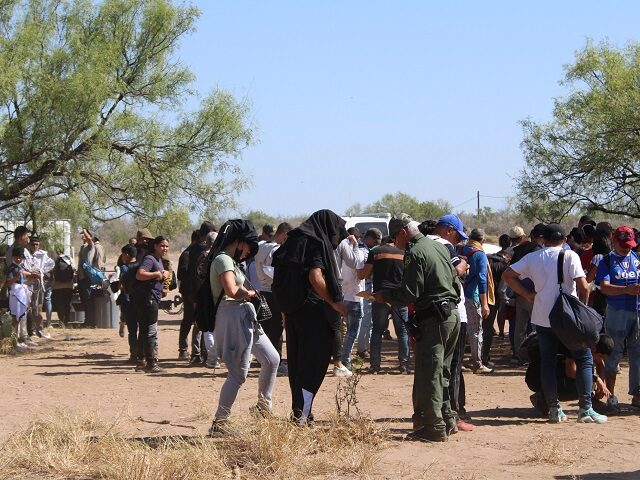 Eagle Pass Border Patrol agents apprehend a record-setting large migrant group. (Randy Cla