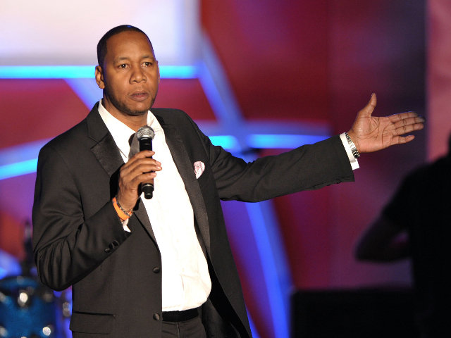 Hotel Employees Suspended After Comedian Mark Curry Accused Them of Racial Profiling - Vimarsana News