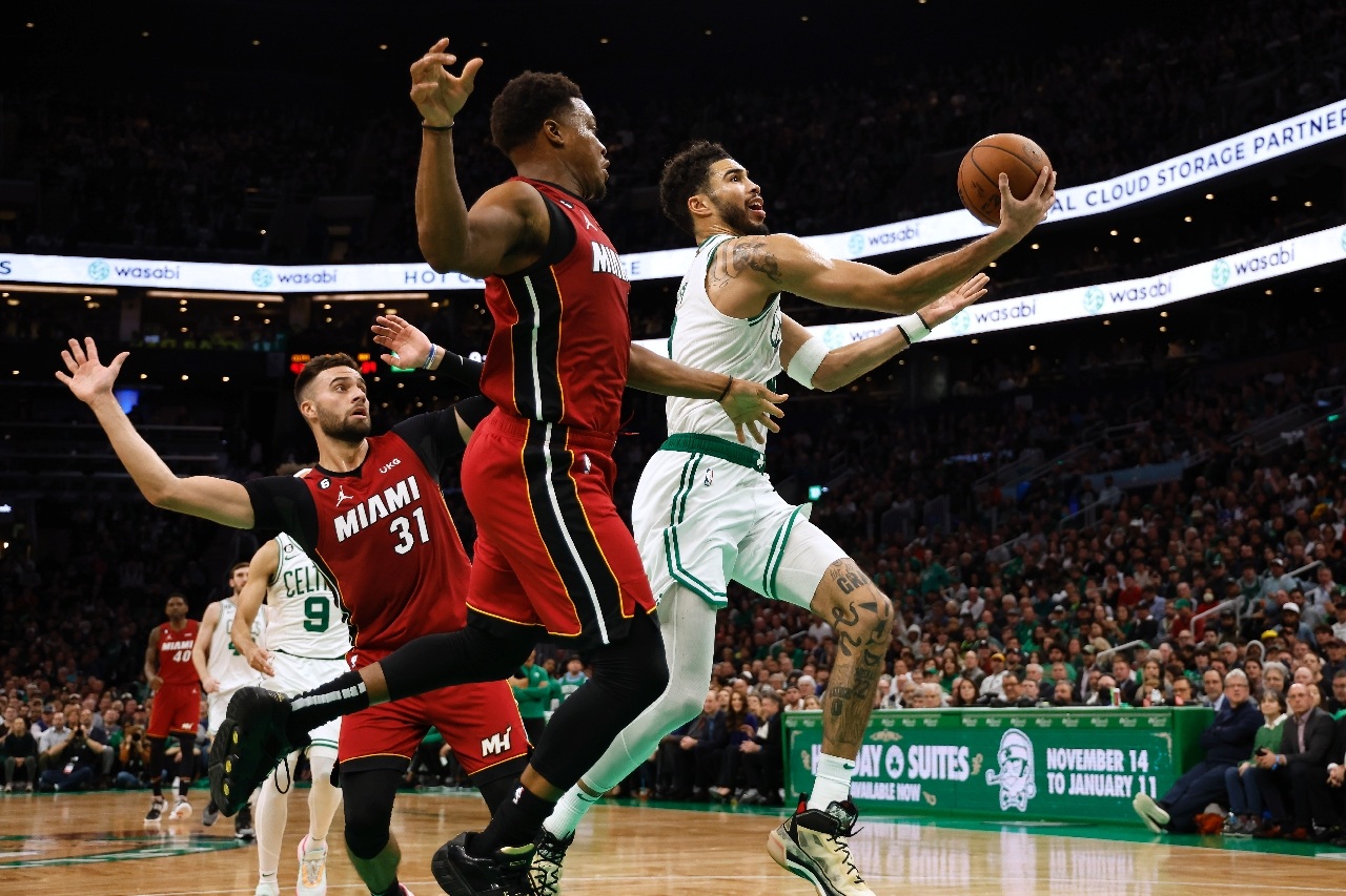 NBA: Booker piles on season-high 51 points in 31 minutes, Tatum scores 49  in Celtics win - myKhel