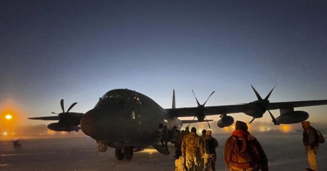 Santa Visit Brings Joy To A Frosty Alaska Inupiaq Village - Breitbart