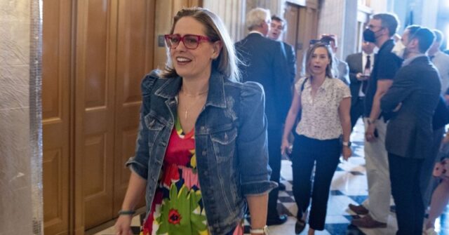 Arizona Sen Kyrsten Sinema Leaves Democratic Party Becomes Independent Breitbart 