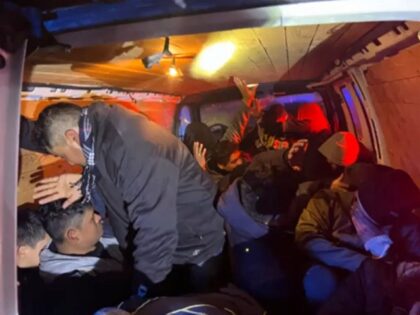 A Texas DPS trooper finds 28 migrants in an overloaded van following a pursuit in Zavala County. (Texas Department of Public Safety)