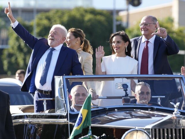 Brazilian President Luiz Inácio Lula da Silva , left, his wife Rosangela Silva, center le