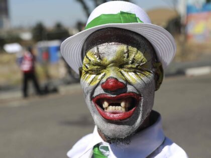 Cape Town blackface (Nardus Engelbrecht / Associated Press)