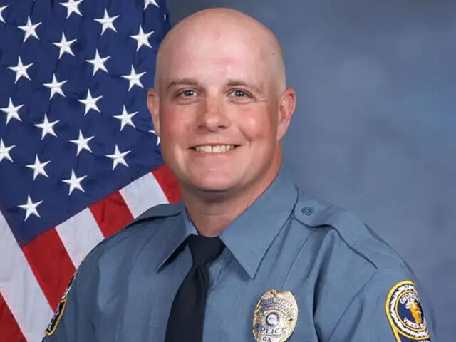 A policeman in Gwinnett County, Georgia, is being praised for his heroic efforts to save a