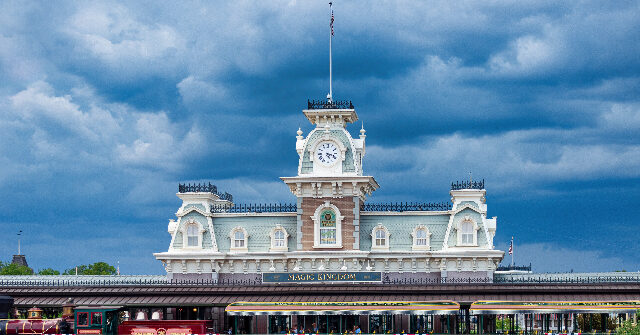 Magic Kingdom Removes 'Zip-A-Dee-Doo-Dah' from Entrance Loop - Vimarsana News