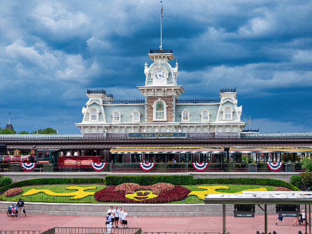 Magic Kingdom Removes 'Zip-A-Dee-Doo-Dah' from Entrance Loop - Vimarsana News