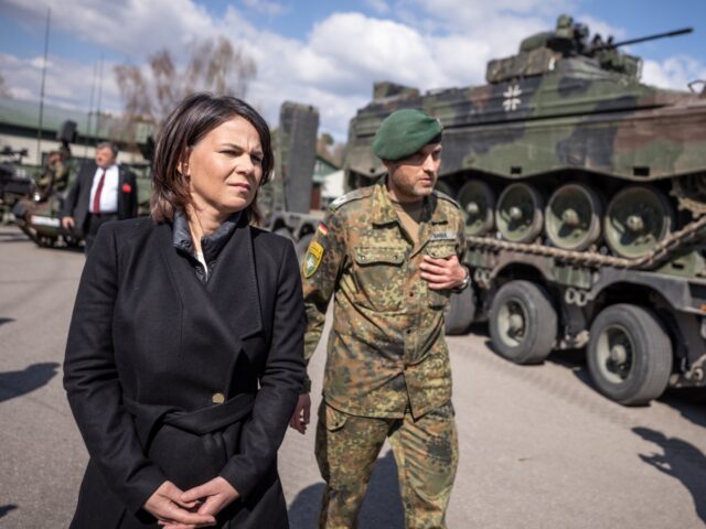 22 April 2022, Lithuania, Rukla: Annalena Baerbock (Bündnis90/Die Grünen), Foreign Minister, talks to German Lieutenant Colonel Daniel Andrä during a visit to the NATO Enhanced Forward Presence (eFP) task force and walks past the Marder infantry fighting vehicle. The talks on the foreign minister's trip through the Baltic states focus …
