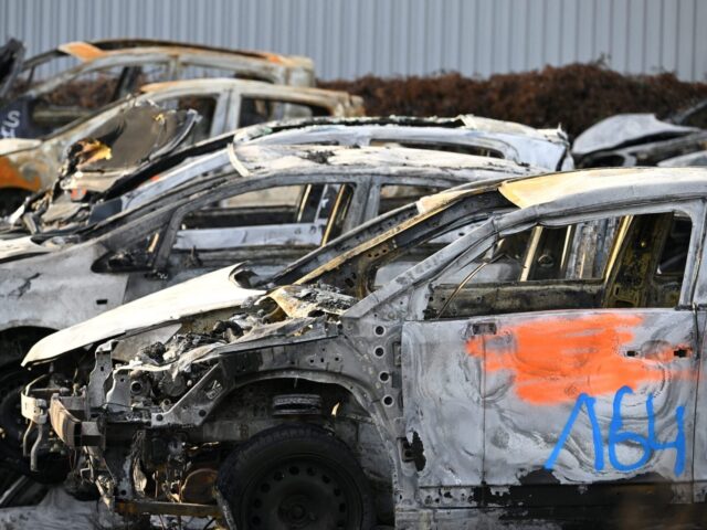 French Minister: Only 690 Cars Torched and 490 Arrests Over New Year's - Vimarsana News