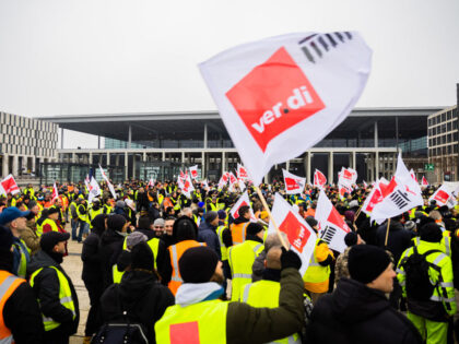 25 January 2023, Brandenburg, Schönefeld: Participants of a demonstration for the warning strike at Berlin-Brandenburg Airport BER have gathered in front of the airport on Willy-Brandt-Platz. The trade union Verdi has called for an all-day warning strike at Berlin-Brandenburg Airport. No passenger flights are expected to take off or land …