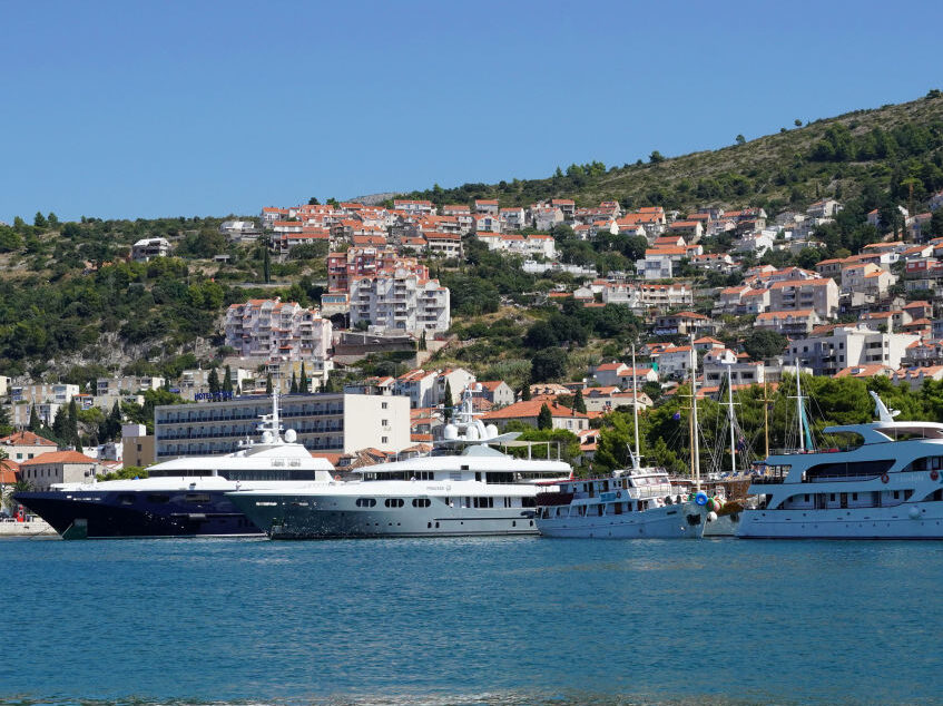 Police Investigate After Russian Oligarch's Impounded Yacht Vanishes - Vimarsana News