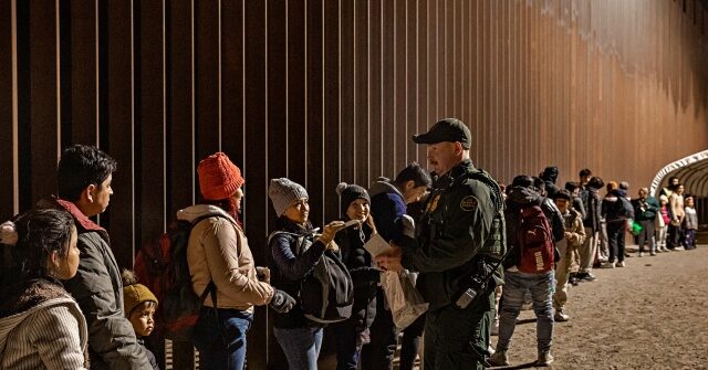 ICE: Illegal Migrants to Receive Photo ID Cards
