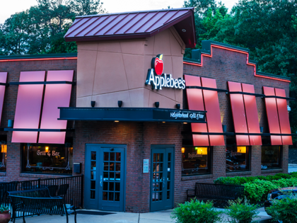 Virginia, Richmond, Midlothian Parkway, Applebee's Neighborhood Grill and Bar, restaurant at dusk. (Photo by: Jeffrey Greenberg/Universal Images Group via Getty Images)