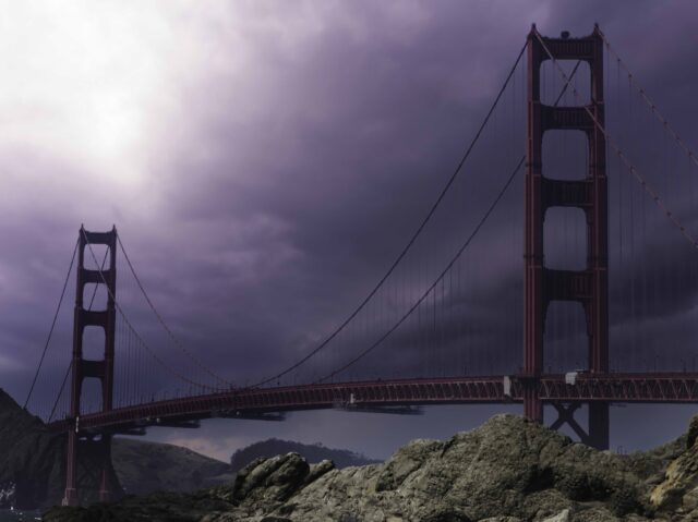 WATCH: Lightning Strikes Golden Gate Bridge amid Rain, Flooding - Vimarsana News