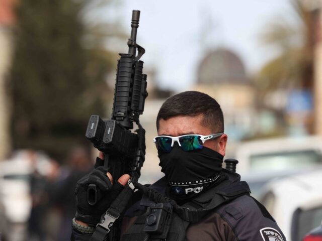 Israeli policeman (Ronaldo Schemidt / AFP / Getty)