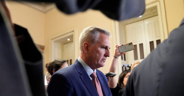 McCarthy Dispatches Allies to Negociate with 20 Conservative Holdouts