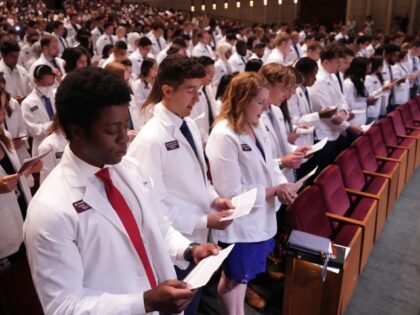 University of Minnesota White Coat Ceremony, August 2022, Star Tribune photo MINNEAPOLIS, MN. - AUGUST 2022: Medical student Nobles Antwi and his classmates recite an oath they wrote together during the University of Minnesota Medical Schools annual White Coat Ceremony for the class of 2026 Friday, Aug. 19, 2022 at …