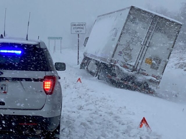 Snow Hampers Traffic in Wisconsin