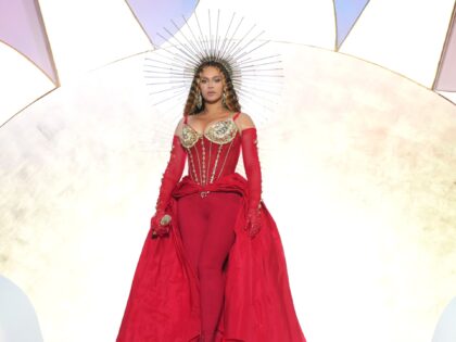 DUBAI, UNITED ARAB EMIRATES - JANUARY 21: Beyoncé performs on stage headlining the Grand Reveal of Dubai's newest luxury hotel, Atlantis The Royal on January 21, 2023 in Dubai, United Arab Emirates. (Photo by Kevin Mazur/Getty Images for Atlantis The Royal)