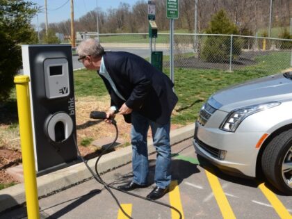 4/21/14 photo Ryan McFadden Electric car charging press conference at the Bowmansville ser