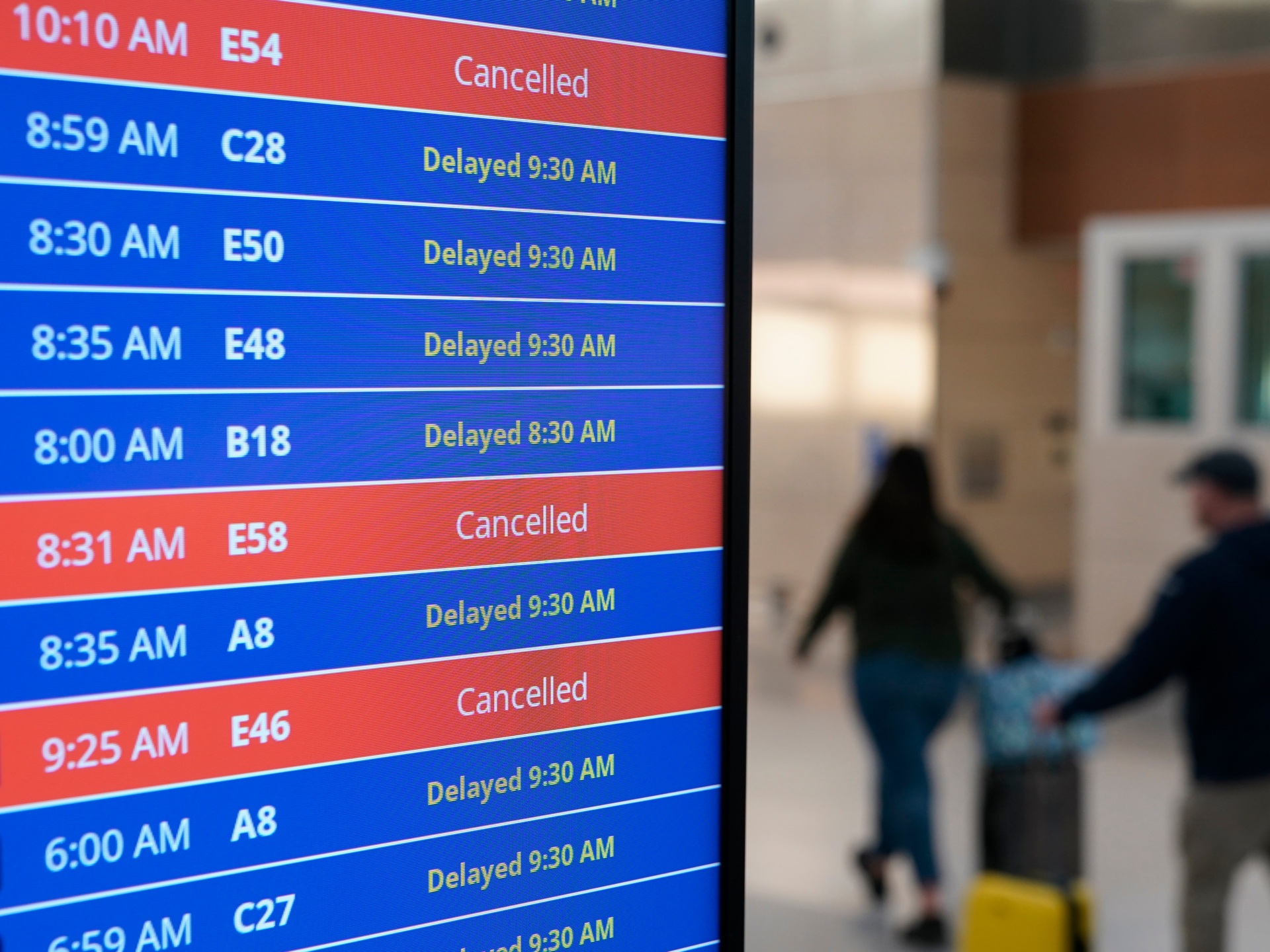 Авиарейсы в США. Рейс задерживается. США Отмена рейсов. Delayed Flight.