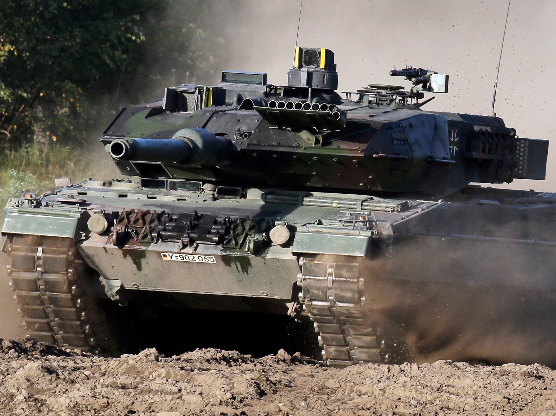 German Tanks Roll East: Berlin Approves Leopard 2s for Ukraine - Vimarsana News