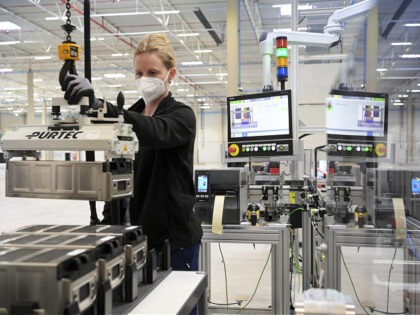 24 March 2021, Brandenburg, Ludwigsfelde: Nicole Fischer, an employee of the US battery manufacturer Microvast, sets down a battery module during the end-of-line test. The company produces lithium-ion battery systems for electrically powered commercial vehicles and buses at its European headquarters in the Eichspitze 4.0 Industrial Park. In the first …