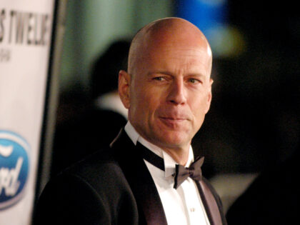 Bruce Willis during Ocean's Twelve Los Angeles Premiere - Arrivals at Grauman's Chineese Theater in Los Angeles, California, United States. (Photo by Jeff Kravitz/FilmMagic)
