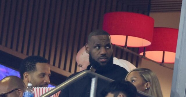 LeBron James Crowns Himself After Crowd Boos Him at Super Bowl LeBron James Crowns Himself After Crowd Boos Him at Super Bowl