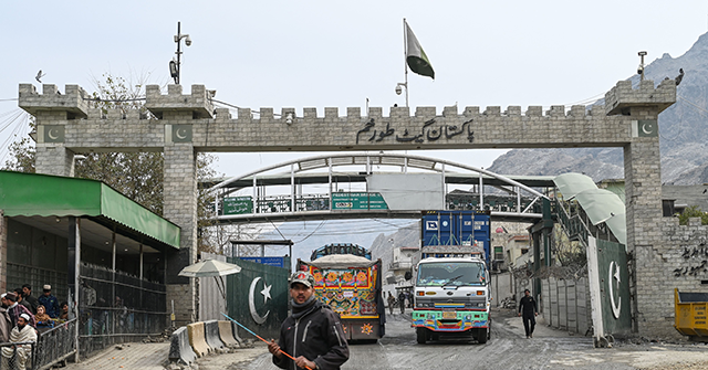 NextImg:Taliban Shuts Down Pakistan Border Crossing amid Reports of Gunfire