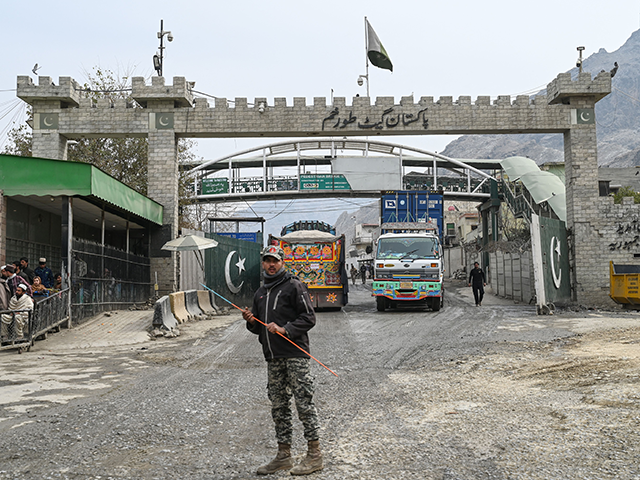 Taliban Shuts Down Pakistan Border Crossing amid Reports of Gunfire - Vimarsana News