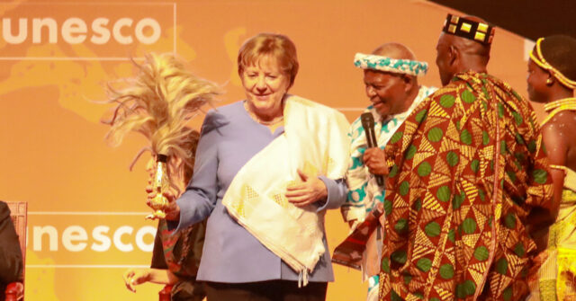 NextImg:Merkel Handed UN Peace Prize for Open Borders Policy