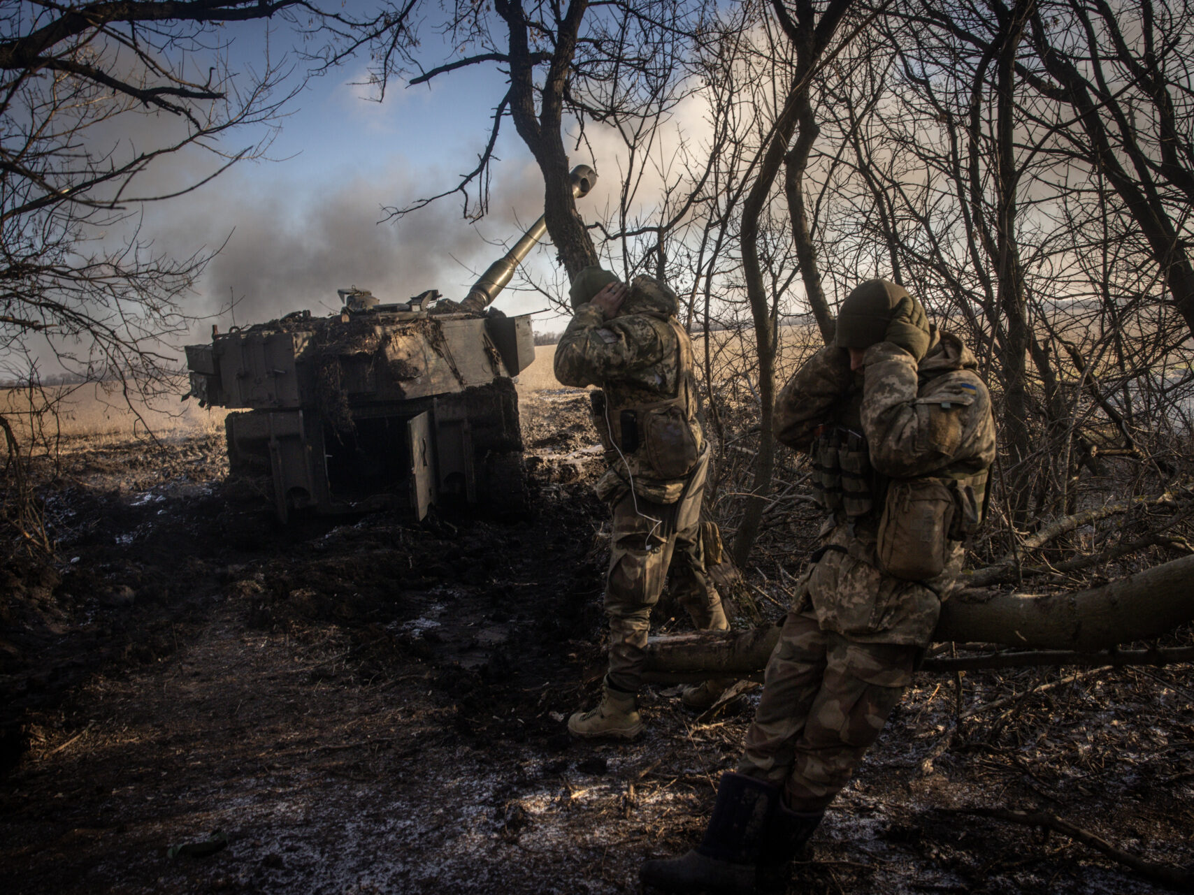Russian and Ukrainian Forces Battling for Hilltop Coal-Mining Town - Vimarsana News