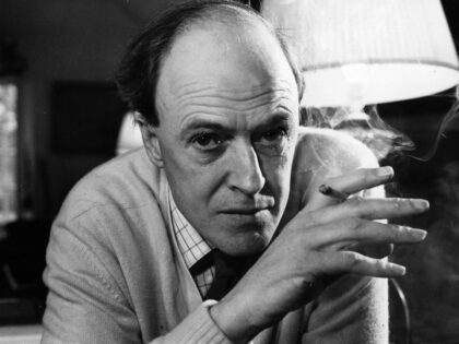 British children's author, short-story writer, playwright and versifier Roald Dahl (1916 - 1995), 11th December 1971. (Photo by Ronald Dumont/Daily Express/Getty Images)