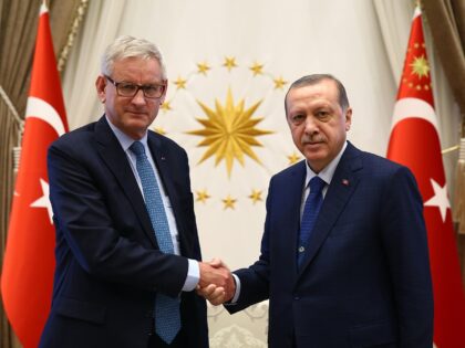 ANKARA, TURKEY - MAY 23: Turkish President Recep Tayyip Erdogan (R) neets Sweden's former Prime Minister and Co-Chair of the European Council on Foreign Relations Carl Bildt (L) at the Presidential Complex in Ankara, Turkey on May 23, 2017. (Photo by Kayhan Ozer/Anadolu Agency/Getty Images)