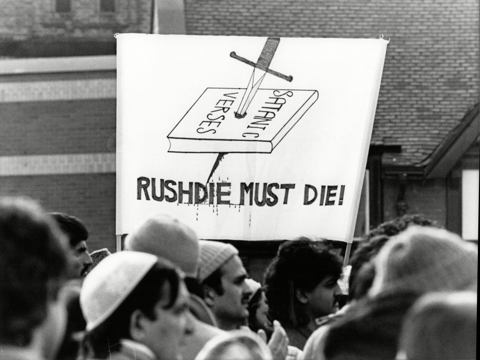Rushdie Speaks Out After 'Colossal Attack' by Radical Muslim - Vimarsana News