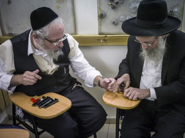 Gun Clubs Urge Jewish People to Become Proficient with Firearms - Vimarsana News