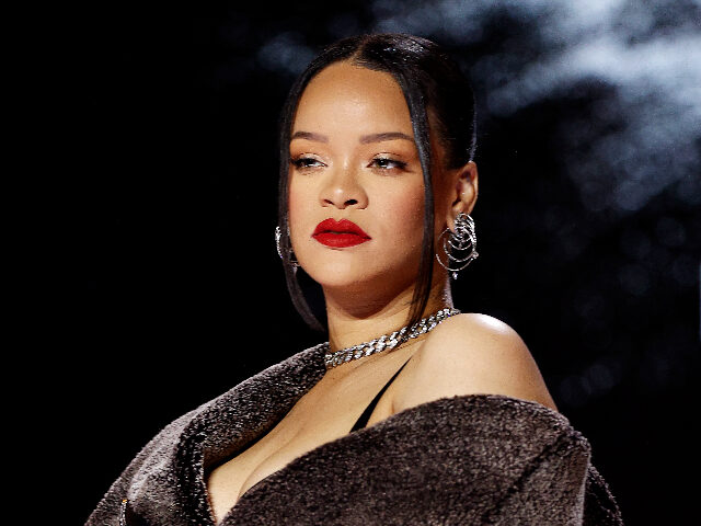 PHOENIX, ARIZONA - FEBRUARY 09: Rihanna poses during the Super Bowl LVII Pregame & App