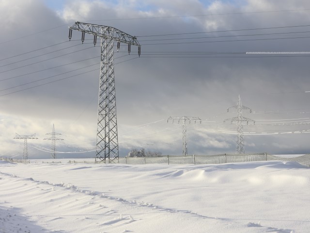 Coast-to-Coast Winter Storm Leaves Hundreds of Thousands Without Power in Detroit - Vimarsana News