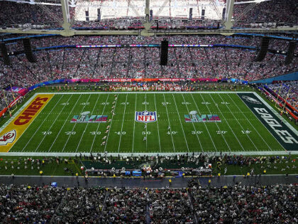 The Kansas City Chiefs and the Philadelphia Eagles compete during the first half of the NFL Super Bowl 57 football game, Sunday, Feb. 12, 2023, in Glendale, Ariz. (AP Photo/David J. Phillip)