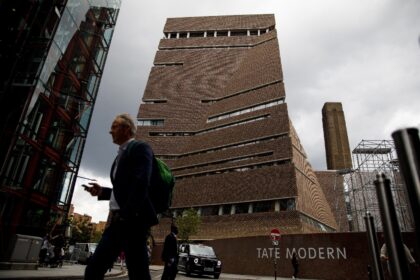 The Tate Modern's Blavatnik Building next to the NEO Bankside residential development