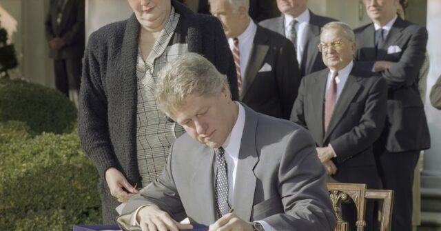 Bill Clinton Back At White House To Push Paid Family Leave - Breitbart