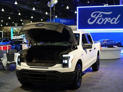 AAA: Ford F-150 Lightning Electric Truck’s Range Disappears when Carrying a Load
