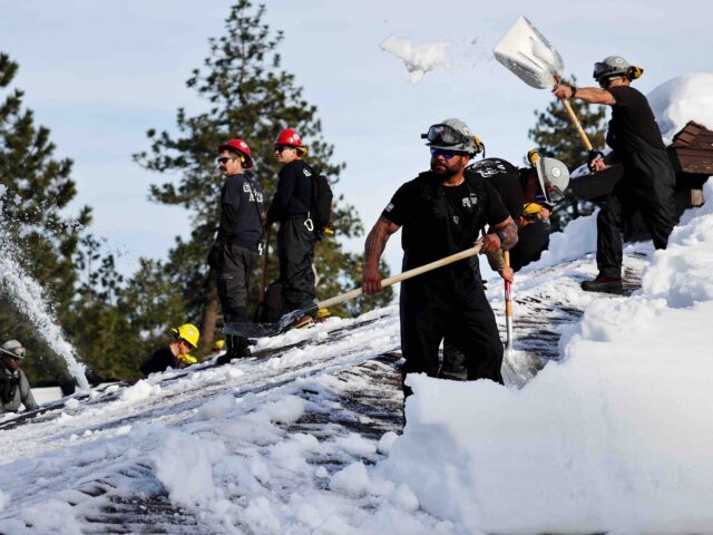 Crestline firefighters (Mario Tama / Getty)