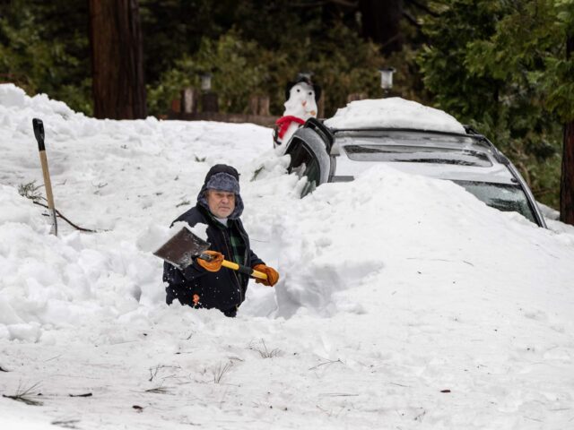Crestline snow (Gina Ferazzi / Los Angeles Times via Getty)