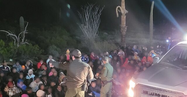 NextImg:Large Migrant Group from 14 Nations Apprehended at Arizona Border