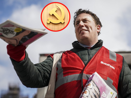 NEW YORK, NY - MARCH 06: Ben Smith, editor-in-chief of BuzzFeed News, hands out free copies of a BuzzFeed News newspaper outside the Union Square subway station, March 6, 2019 in New York City. The digital publisher and media company printed a free one-time special edition newspaper, featuring some of …