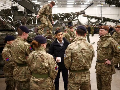 TAPA, ESTONIA - DECEMBER 19: British Prime Minister Rishi Sunak talks with NATO Troops at the Tapa Military base on December 19, 2022 in Tapa, Estonia. (Photo by Henry Nicholls - WPA Pool/Getty Images)