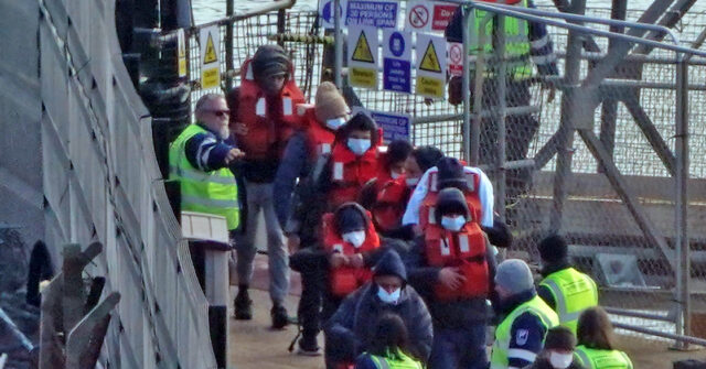 Defeatist Border Force Union Argues Against Stopping Migrant Boats - Vimarsana News